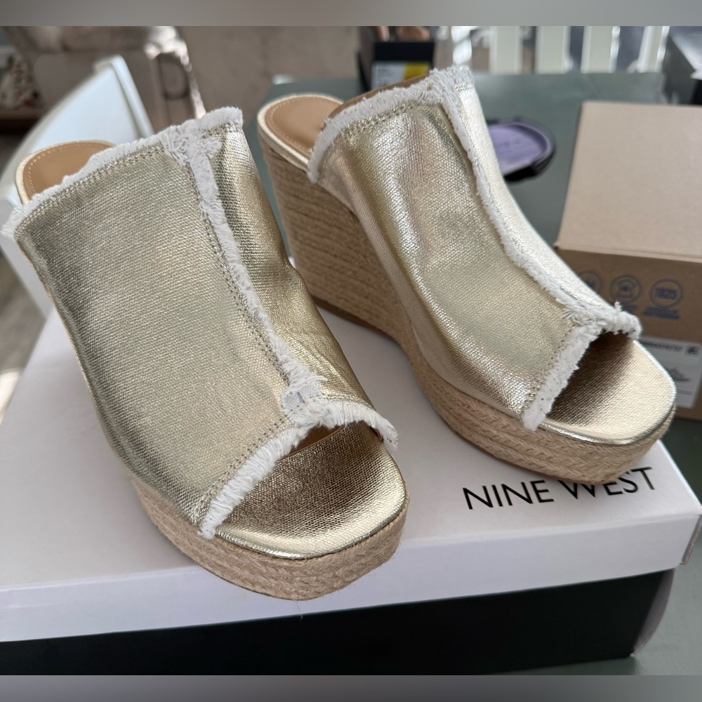 NIB Nine West Baja Gold Wedge size 9